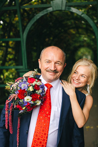 стильная свадьба в морской палитре, невеста с папой