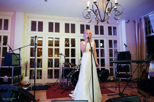 стильная свадьба в морской палитре, подарок невесты жениху