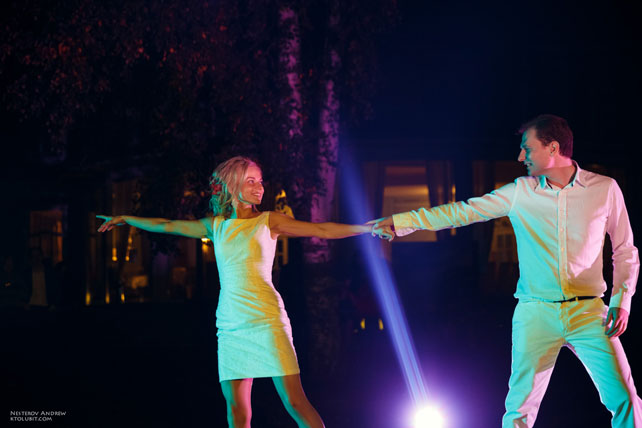 стильная свадьба в морской палитре, танец молодоженов