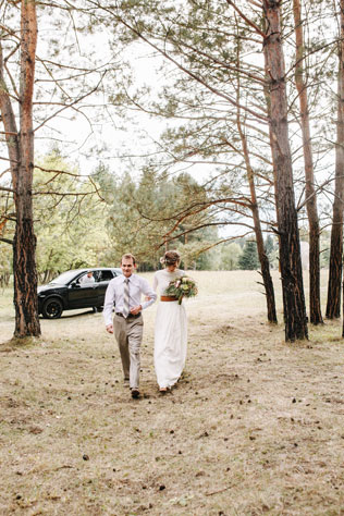 Стильная рустикальная свадьба, жених и невеста