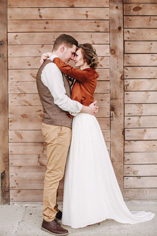 Стильная рустикальная свадьба, встреча жениха и невесты