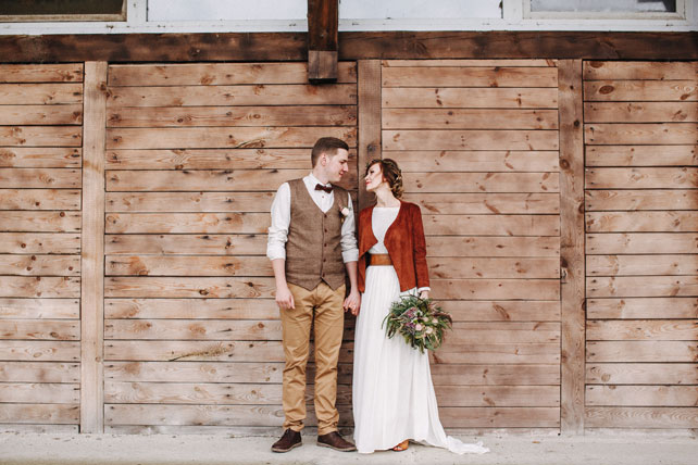 Стильная рустикальная свадьба, жених и невеста