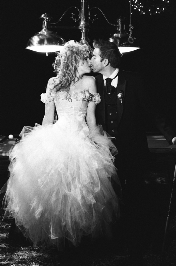 жених и невеста поцелуй