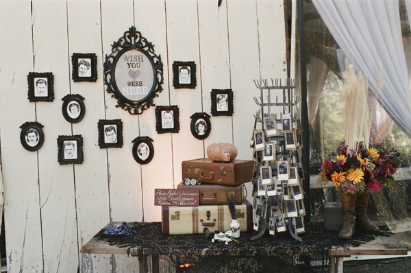 рамки с фото на стене