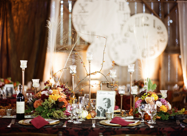 фото писателя книги ужасов на столе