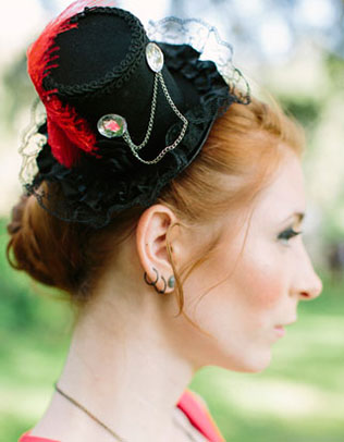 свадьба в стиле стимпанк, шляпка подружки невесты