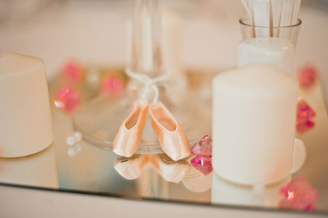 Изящная свадьба в тематике балет, декор банкетного зала, пуанты