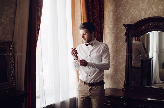 Свадьба в стиле бохо с полётом на воздушном шаре, сборы жениха