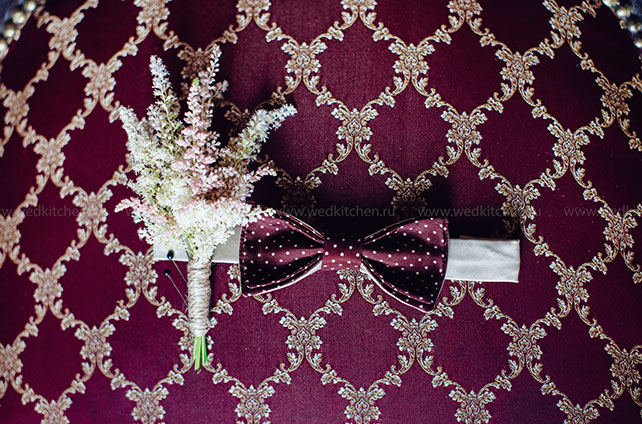 Свадьба в стиле бохо с полётом на воздушном шаре, бабочка жениха, бутоньерка жениха