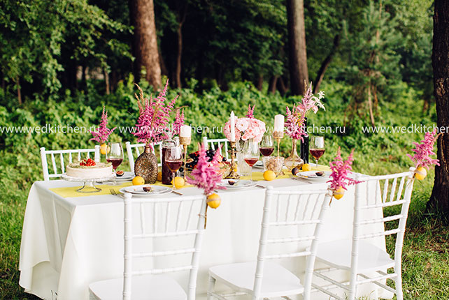Свадьба в стиле бохо с полётом на воздушном шаре, декор места торжества