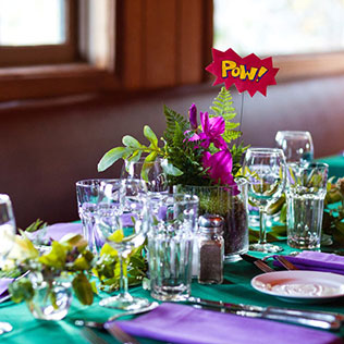 свадебный стол свадьбы о комиксам, Мириам и Джей: свадьба по комиксам