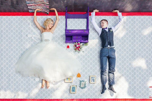 фотосессия в перевёрнутой комнате,  Анна и Александр: свадьба в стиле настольной игры Диксит