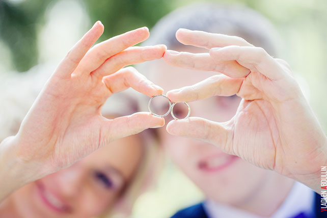 жених и невеста с обручальными кольцами, Анна и Александр: свадьба в стиле настольной игры Диксит