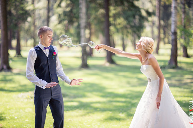 фотосессия жениха и невесты на поляне,  Анна и Александр: свадьба в стиле настольной игры Диксит