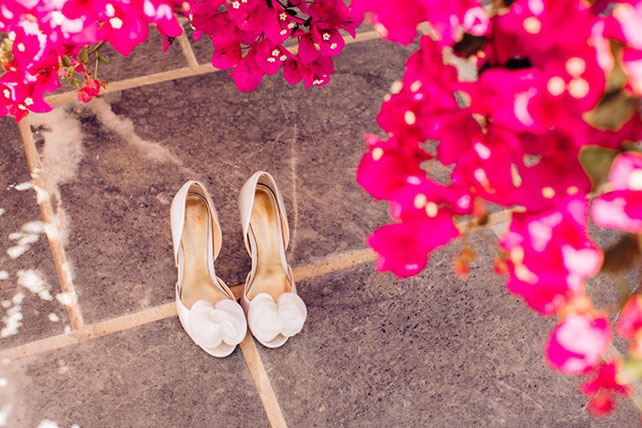 свадьба для двоих на Санторини, туфли невесты