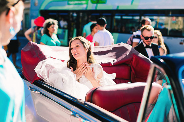 свадьба для двоих в Риме, жених и невеста, прогулка на кабриолете