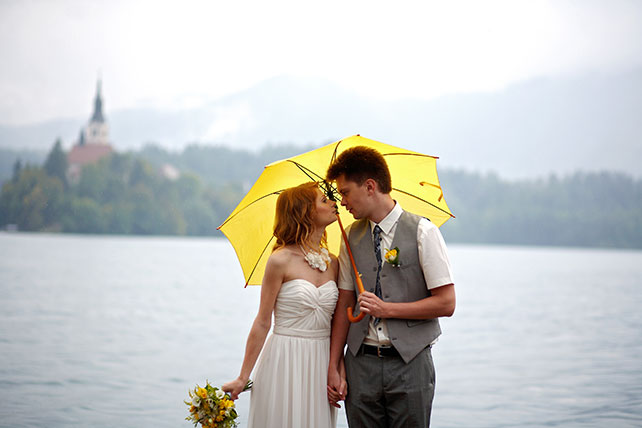свадьба для двоих в Словении, фотосессия с зонтом