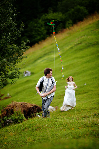 свадьба для двоих в Словении, фотосессия с воздушным змеем