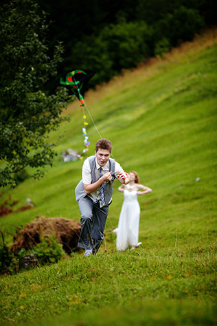 свадьба для двоих в Словении, фотосессия с воздушным змеем
