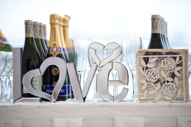 свадьба города мира, стол с напитками