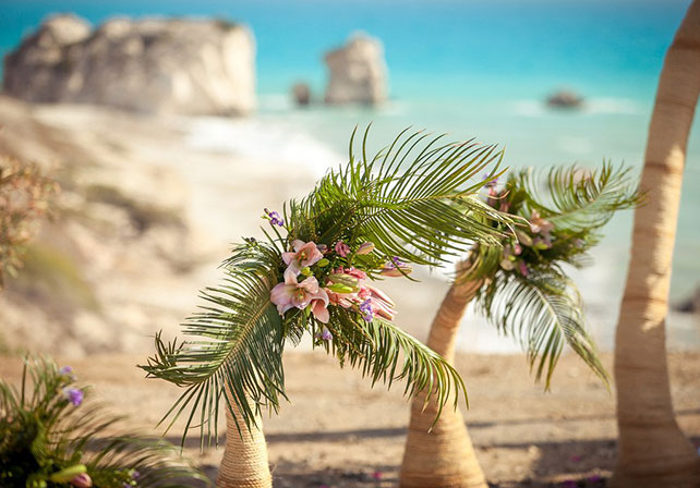 Свадьба на Кипре, цветы на пляже
