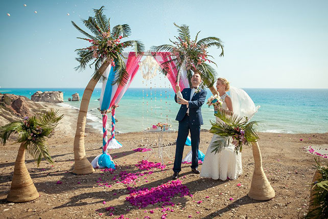 Свадьба на Кипре, шампанское