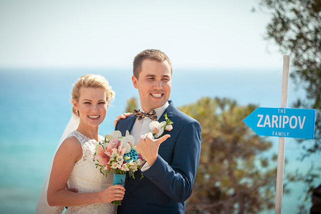 Свадьба на Кипре, жених и невеста на берегу моря