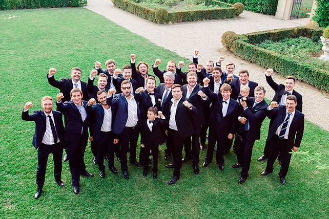 Свадьба на лазурном берегу Франции, фотография жениха с друзьями