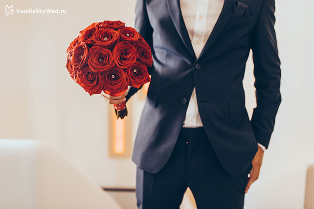 свадьба на Санторини, букет невесты из красных роз