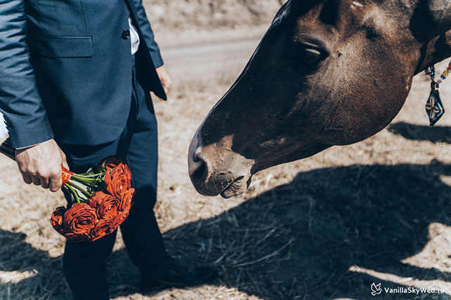 свадьба на Санторини, букет невесты из красных роз