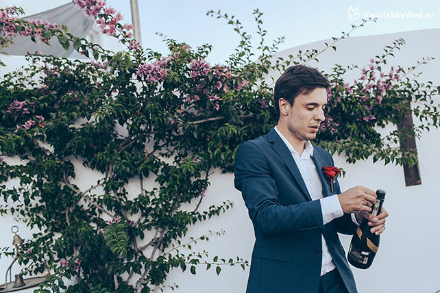 свадьба на Санторини, образ жениха