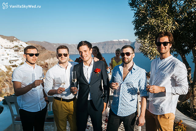свадьба на Санторини, жених с друзьями