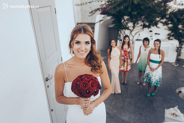 свадьба на Санторини, невеста бросает букет