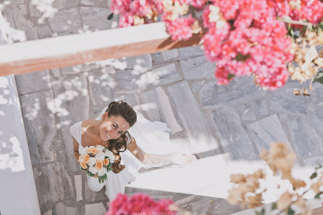 Свадьба на Санторини, невеста в саду