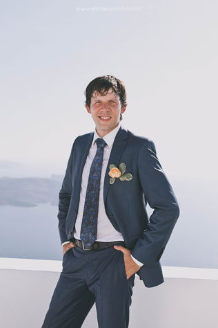 Свадьба на Санторини, образ жениха