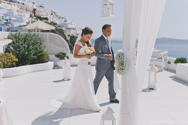 Свадьба на Санторини, невеста с отцом