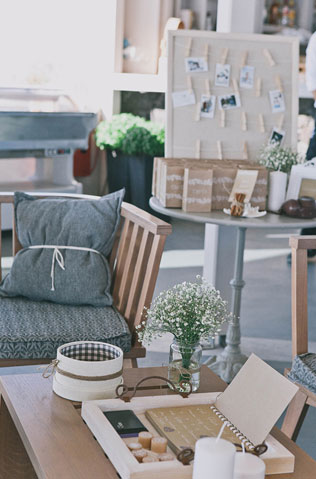 Свадьба на Санторини, детали декора в постельных тонах