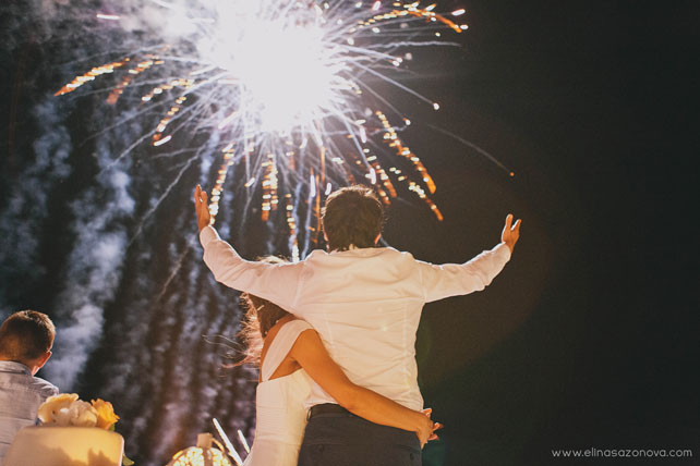 Свадьба на Санторини, свадебный салют