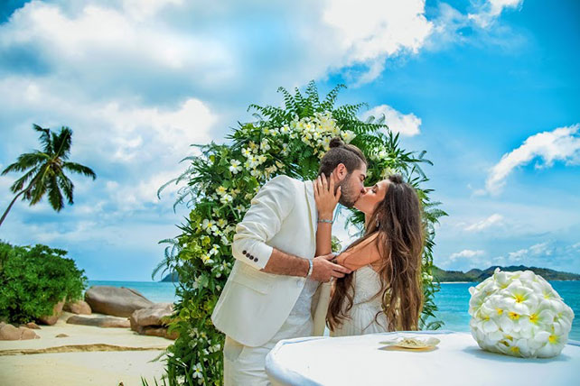Свадьба на Сейшелах, церемония бракосочетания, поцелую молодожёнов