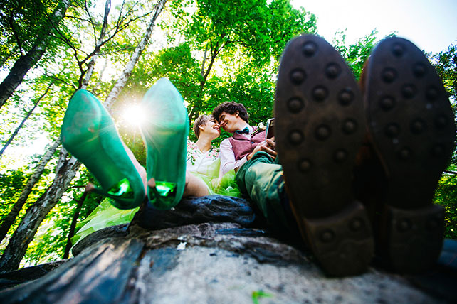 Свадьба с хаски, обувь жениха и невесты