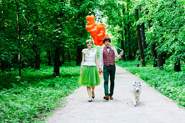 Свадьба с хаски, муж и жена с собакой