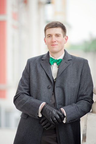 Свадьба ранней весной, образ жениха