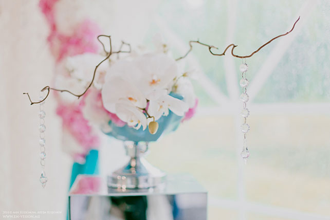 свадьба в нежных тонах, розовый и бирюзовый, декор церемонии, цветочная композиция