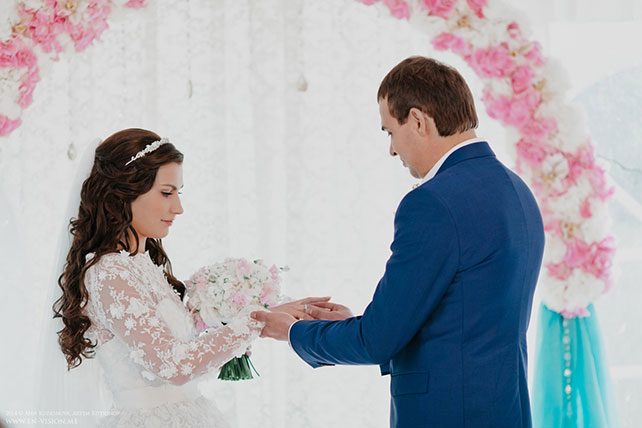 свадьба в нежных тонах, розовый и бирюзовый, церемония, жених и невеста