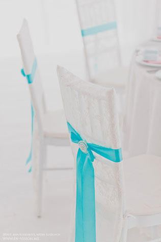 свадьба в нежных тонах, розовый и бирюзовый, декор стульев