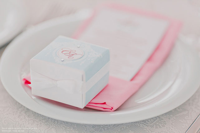 свадьба в нежных тонах, розовый и бирюзовый, бонбоньерки в коробочках