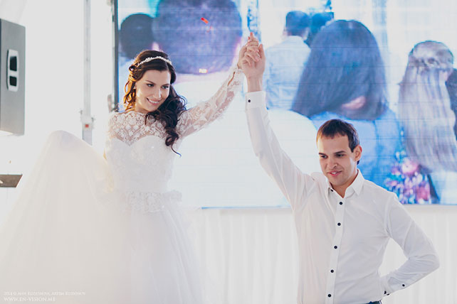 свадьба в нежных тонах, розовый и бирюзовый, церемония, жених и невеста