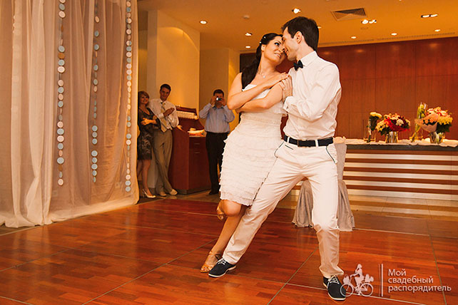 свадьба с самолетами, танец молодоженов