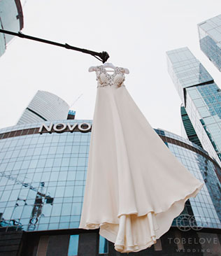 тематическая свадьба стройка, платье невесты