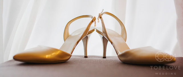 тематическая свадьба стройка, туфли невесты